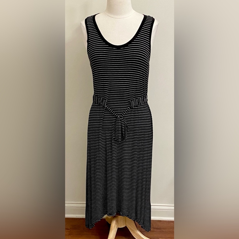 Gap Black White Striped SZ S  Preppy Chic Modern Effortlessly Chic MIDI Dress